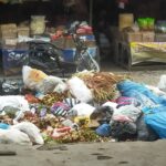 Sampah Menumpuk Bau Busuk, di Pasar Pauh Kamba